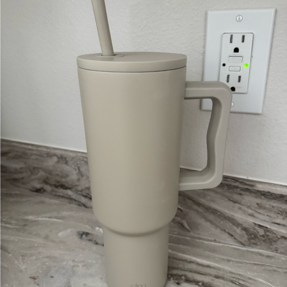 Tan Tumbler with Straw